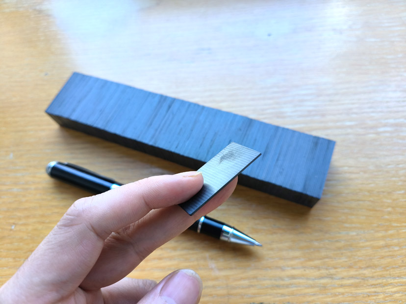 40mm x 20mm x 1mm 较薄烧结陶瓷铁氧体磁铁 C10